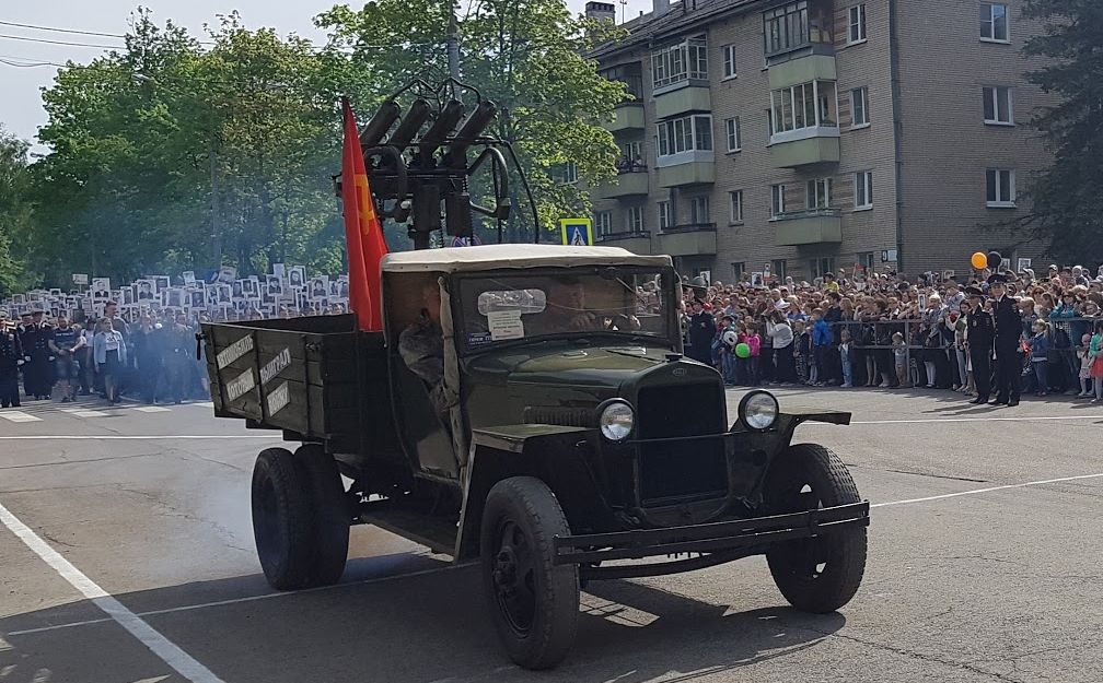 Перед Бессмертным полком в Обнинске прошел мини-парад раритетных автомобилей времен войны 